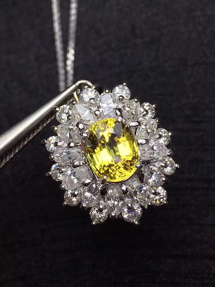 IM电竞平台-哈里-贝瑞与男友带女儿出外散步 幸福甜蜜(图1) IM电竞