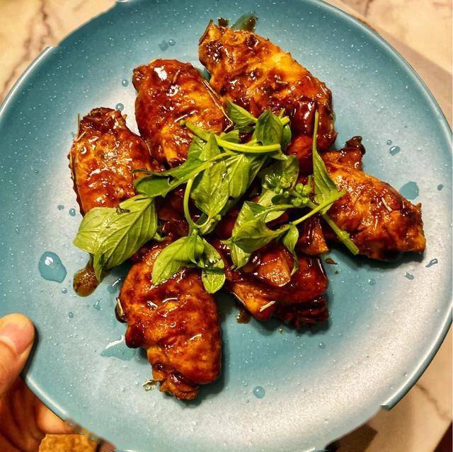 【IM电竞】
美食家常菜推荐：可乐鸡翅 红烧鱼块 荔枝肉（咕噜肉）鲜味下饭(图2)