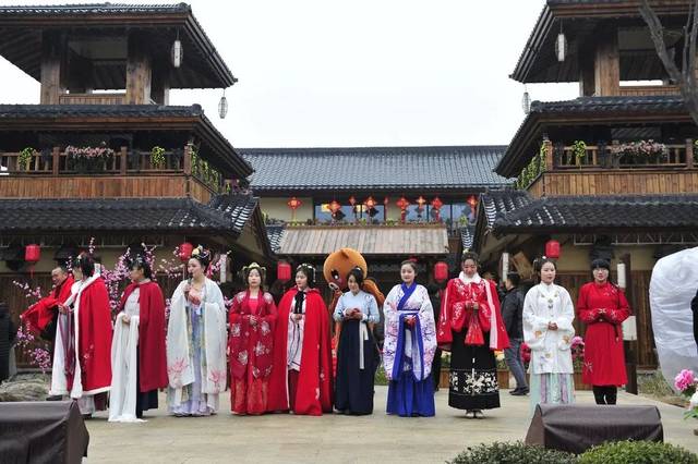 红糖粑粑的做法_红糖粑粑怎么做_钱钱de餐桌的菜谱【IM电竞】(图1) IM电竞